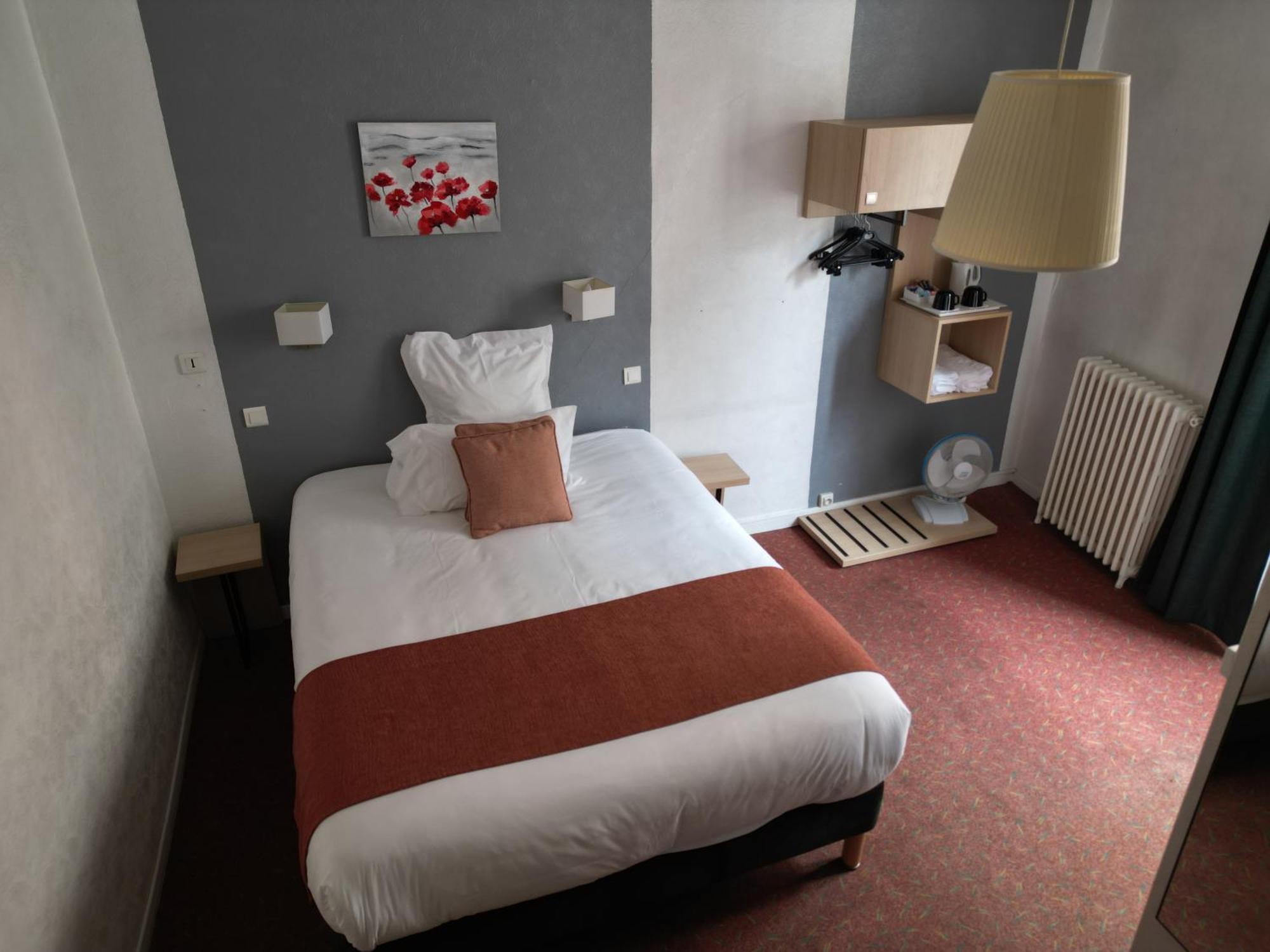 Contact Hotel Les Platanes Villeneuve Sur Lot Centre Kültér fotó