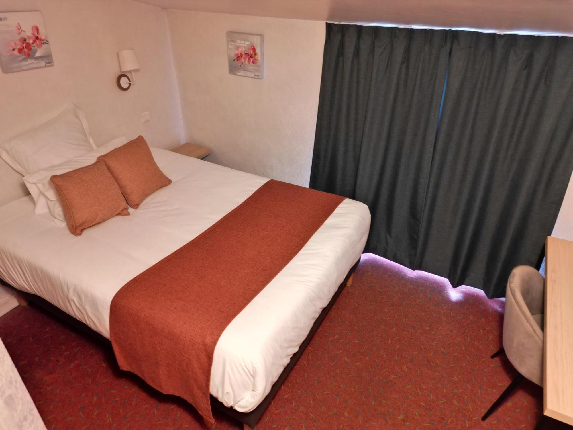 Contact Hotel Les Platanes Villeneuve Sur Lot Centre Kültér fotó