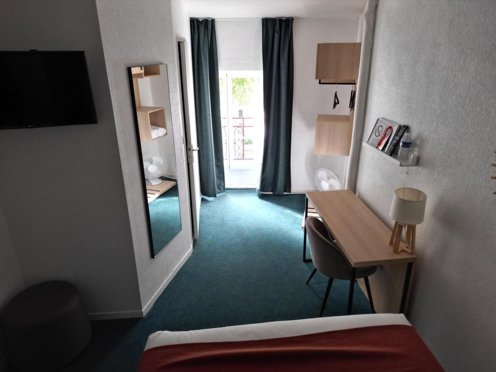 Contact Hotel Les Platanes Villeneuve Sur Lot Centre Kültér fotó