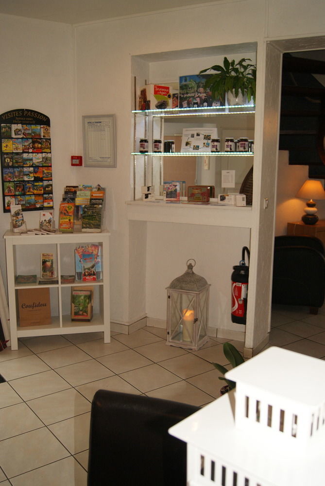 Contact Hotel Les Platanes Villeneuve Sur Lot Centre Kültér fotó
