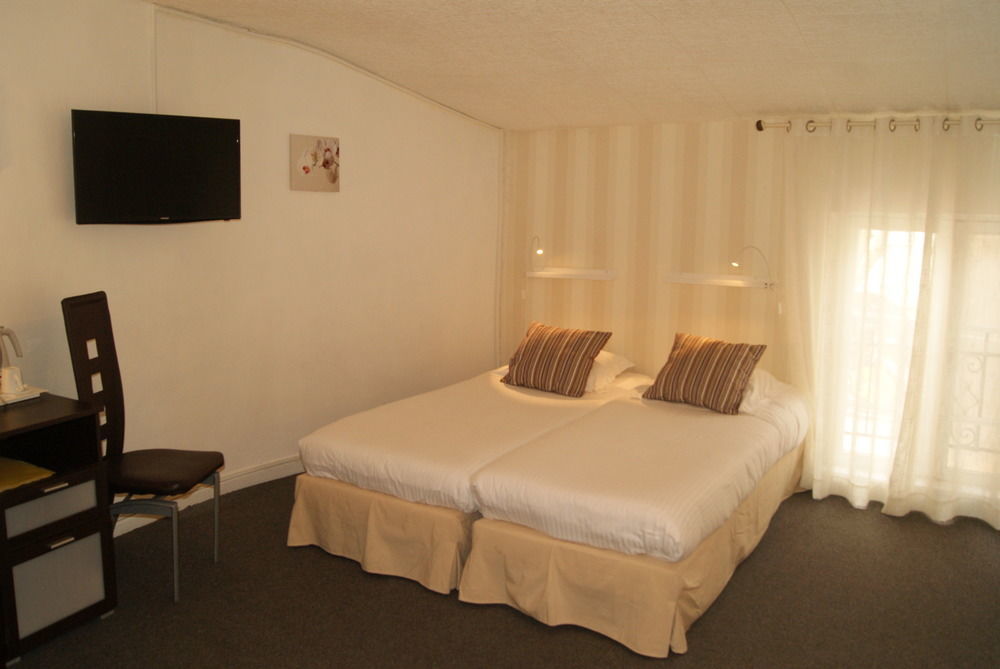 Contact Hotel Les Platanes Villeneuve Sur Lot Centre Kültér fotó